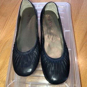 Me Too Flats navy blue 8.5 wide